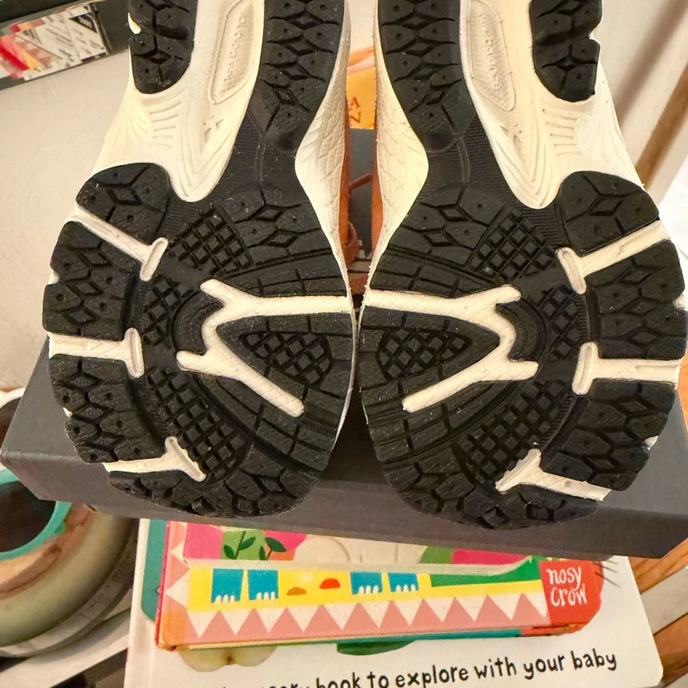 New Balance Kids - Brown Orange Sneakers size 5W - Picture 8 of 9